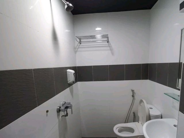 “Compact Convenience: Friendly Stays by Farrer Park MRT”