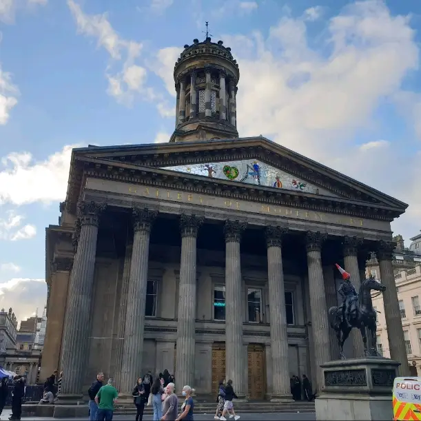 🎨 Discover Artistic Wonders at Glasgow Gallery of Modern Art 🏛️