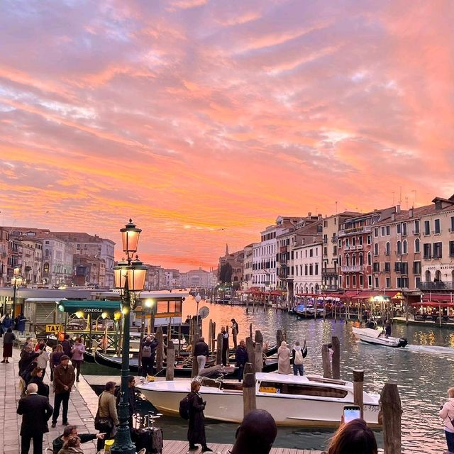 Rialto bridge for couples