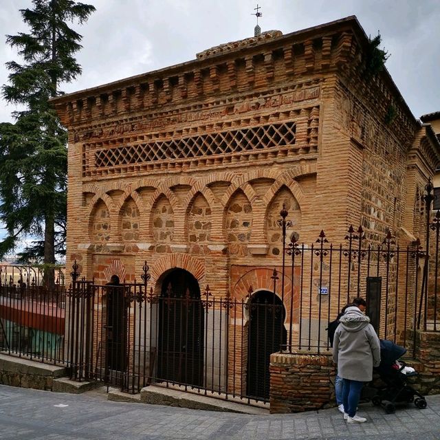 Toledo: Through Spain's Imperial City