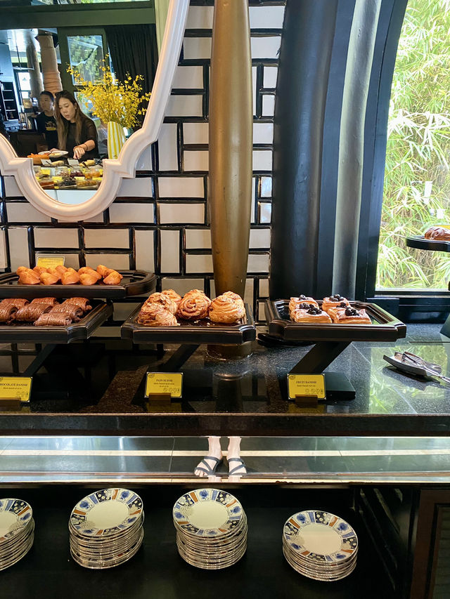 Amazing Hospitality Service During Breakfast at the Intercontinental Da Nang 🍽️🌞