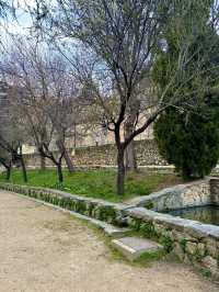 Explorer’s Path to the Castle