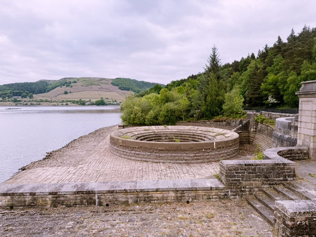 🚞💧 Manchester to Ladybower Dam: A Scenic Reservoir Day Trip