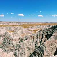 📍 Top Landmarks in Badlands National Park – Nature’s Sculpted Masterpieces 🌾⛰️