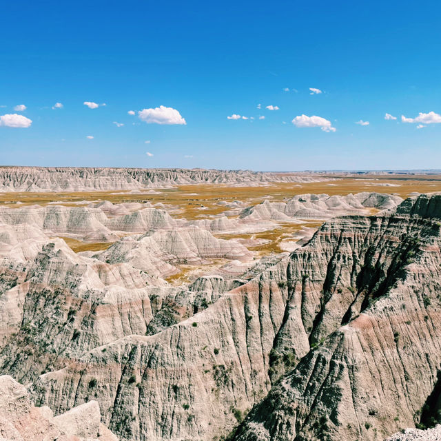 📍 Top Landmarks in Badlands National Park – Nature’s Sculpted Masterpieces 🌾⛰️