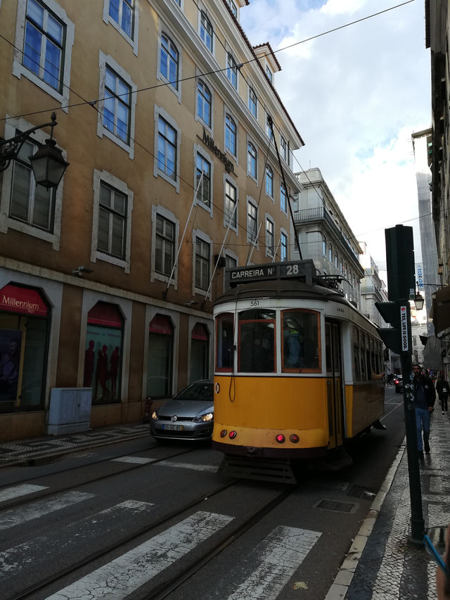 Lisbon’s Most Fun Stops You Can’t Miss 🇵🇹🚋