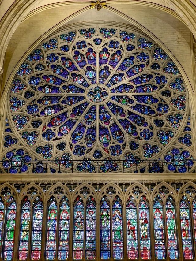 ⛪️ Notre-Dame de Paris: The Soul of Gothic Splendor on the Seine 🕯🇫🇷