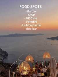 Sunsets, white walls, and endless blue — welcome to my Santorini guide 💭🌅