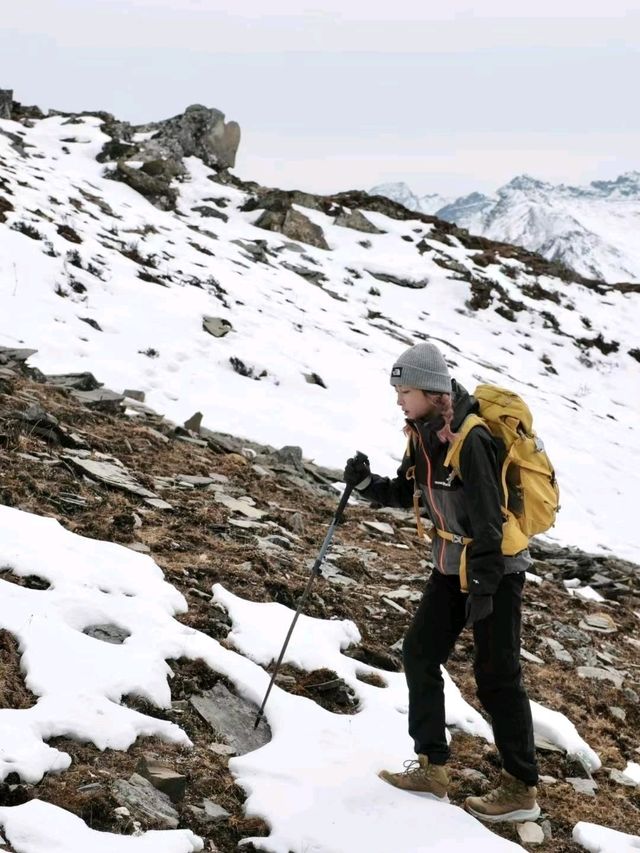 Panda’s Eye Hike: High Mountain Views Near Four Sisters 🌄✨