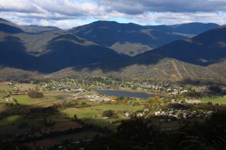 Mount Beauty lakeside 🚣‍♀️