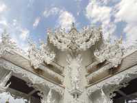 清萊·白廟：藝術與宗教的奇幻世界