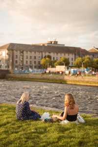 Galway Girl愛爾蘭年輕人的松弛感