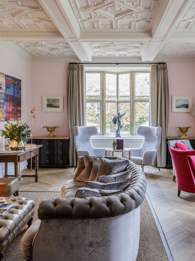 🏰✨ Dreamy Manor Stay in the UK's Countryside 🌳🛎️