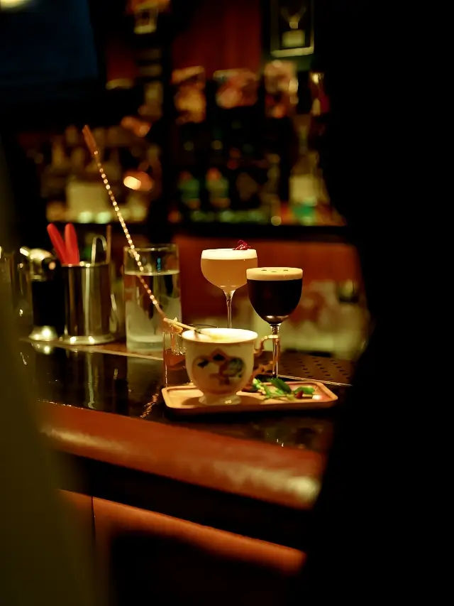 The ceiling of the Kunshan retro bar is more beautiful at night.