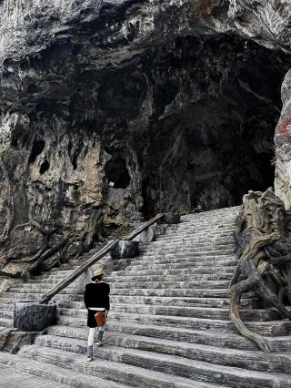 Mysterious Cliff Cave live photo in Guiyang Direct access