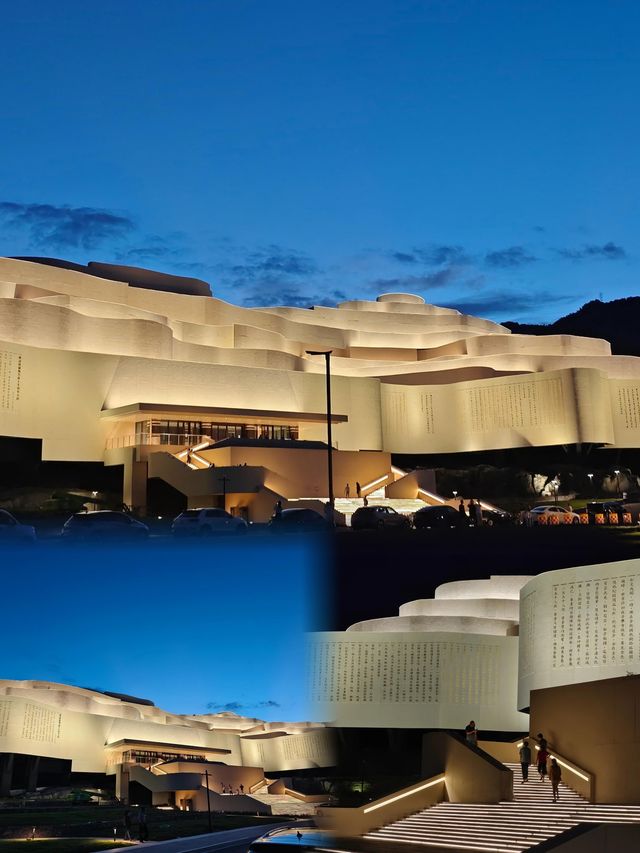 雲頂佛國–雪竇山彌勒聖壇位於寧波。