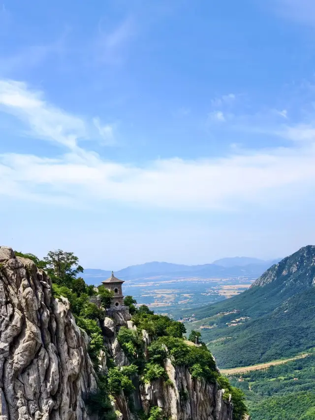 A Journey to Mount Song: Encountering Ancient Charm and Majestic Landscapes