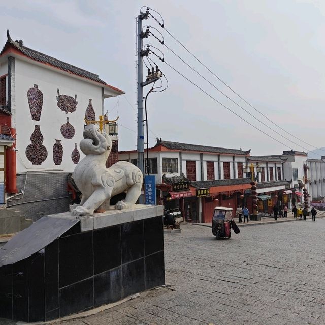 Jun Pottery Appreciation in Ancient Town 