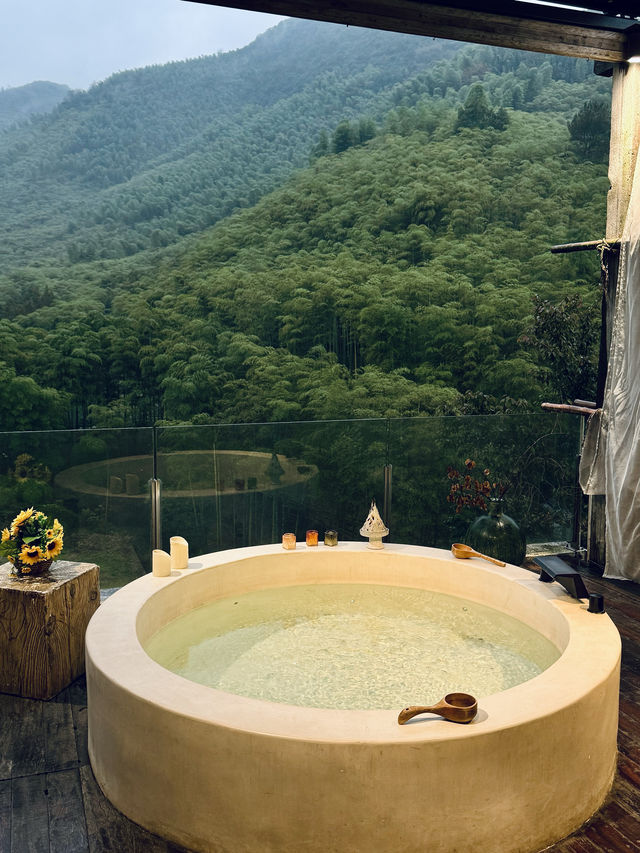 莫干山賓臨城山頂竹林私湯溫泉民宿。