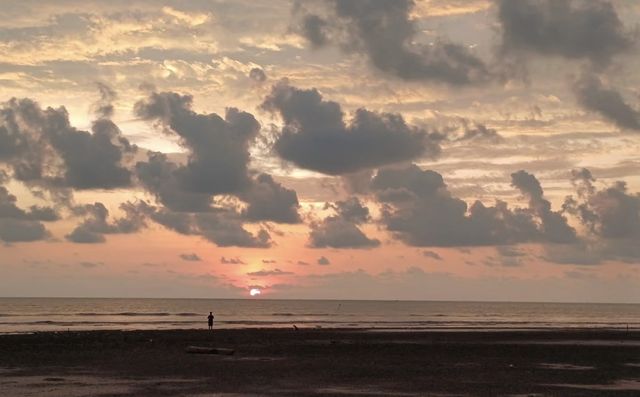 探秘印尼馬朗：Pantai Goa Cina的絕美海灘與神秘
