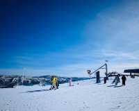張家口雲頂滑雪場：冰雪中的夢幻之旅