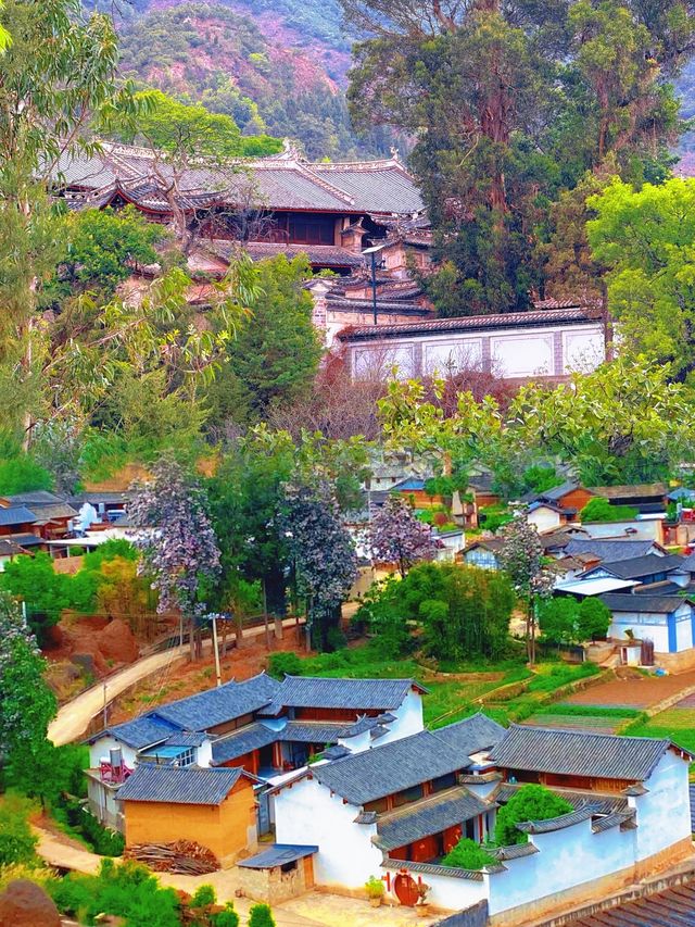 《雞足山記：一階一叩，心向華首》