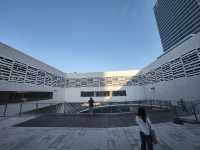 打卡上海博物館東館嘅室外螺旋人行步道