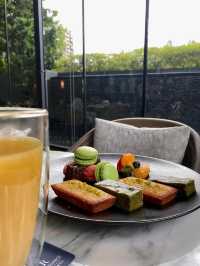 台中頂樓秘境！無邊際泳池飯店，把城市天際線泡進夏日時光