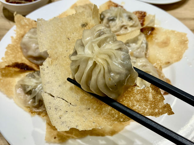 Taipei’s Best Bite: Crispy Dumplings + Kumquat Tofu 📸✨