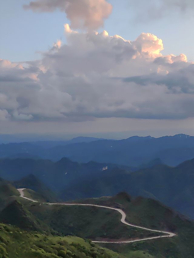 重慶周邊最狂野觀景台！3小時飆到山頂追日落