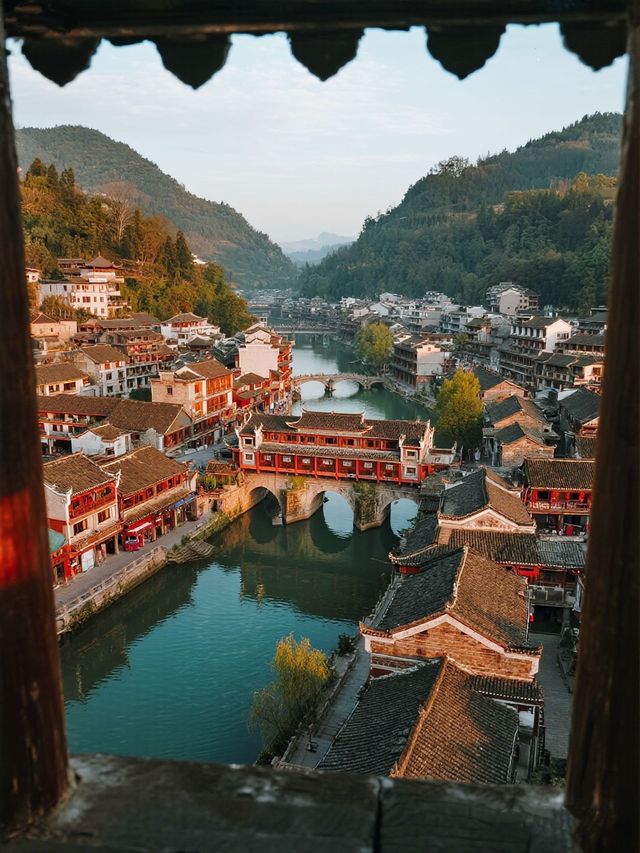 鳳凰古城：煙雨江南邂逅千年浪漫！