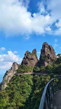 江西上饒三清山雲海撫過巨蟒的脊背