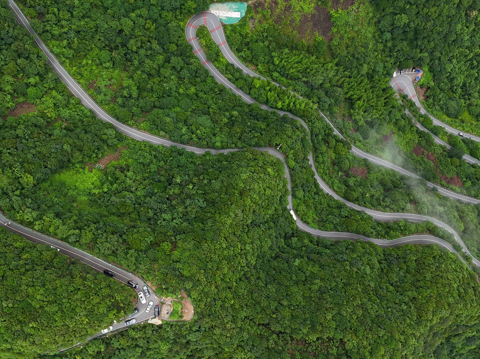 Anhui's hidden gems! Drive along the Sichuan-Tibet Highway and experience the art of papermaking—this Xuancheng trip is even crazier than you might think.