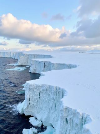 Iceland Fantasy Journey｜Explore the Blue Ice Cave and Be an Interstellar Traveler at Least Once in Your Life!