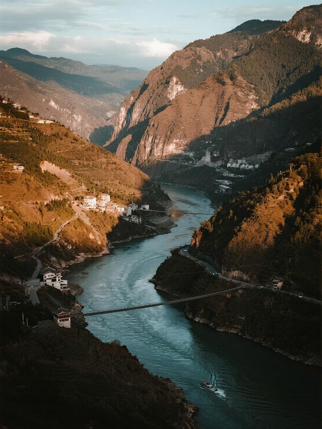 樂山隱藏景點！金口河大峽谷+水上公路全攻略​