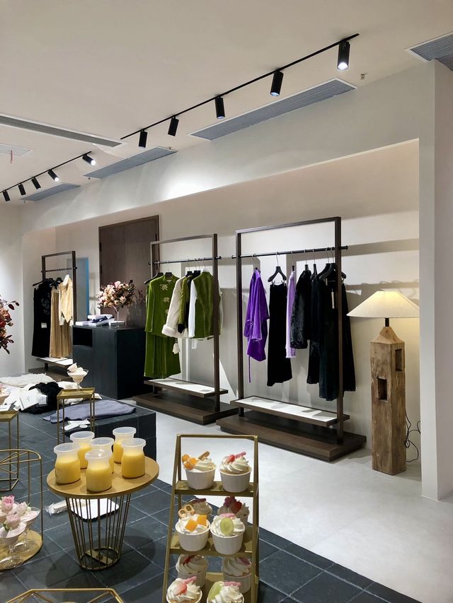 朝天門挖到寶!千平女裝店竟藏空中花園 朝天門挖到寶!千平女裝店竟藏空中花園