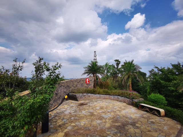雨過天晴的自貢鳶山公園 雨過天晴的自貢鳶山公園