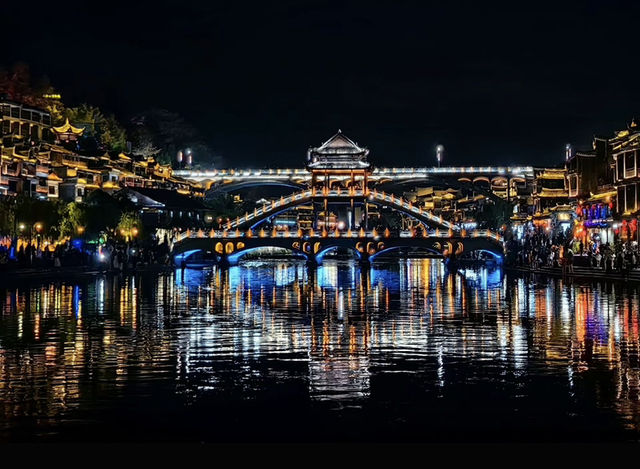 鳳凰古城攻略:邂逅沱江畔的千年水墨畫。 鳳凰古城攻略:邂逅沱江畔的千年水墨畫。