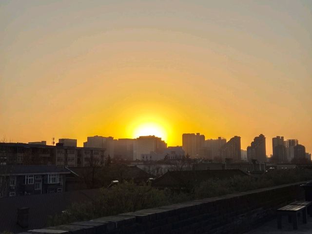 Sunset on Xian City Wall🌇
