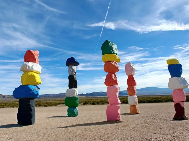 拉斯維加斯｜Seven Magic Mountains很出片