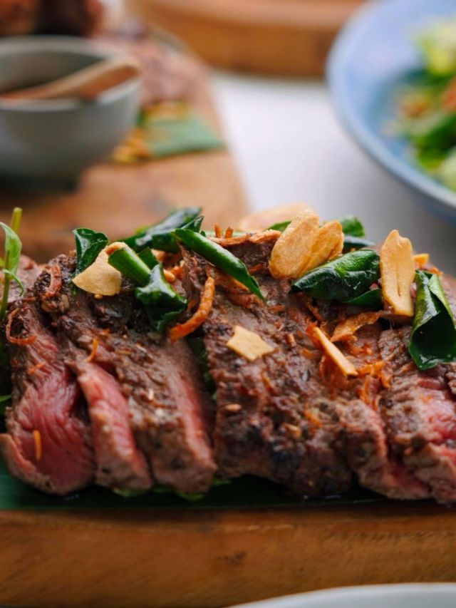 琅勃拉邦蓮花餐廳,像在油畫裡用餐 琅勃拉邦蓮花餐廳,像在油畫裡用餐