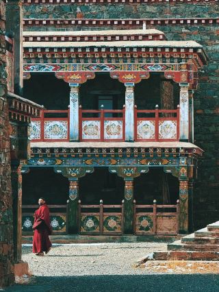 Tracing the ultimate collision between the sacred lakes of Golog Snow Mountain and the Epic of King Gesar