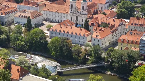 Viên ngọc quý của triều đại Habsburg: Một sử thi kiến ​​trúc 600 năm tuổi của khu phố cổ Graz. — traveler post in Styria