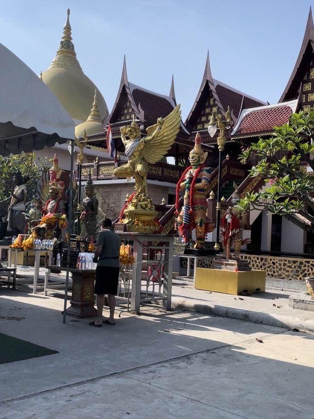 ไหว้ท้าวเวสสุวรรณและพญาครุฑที่วัดโพธิ์ทอง