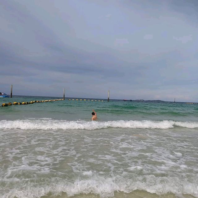 เกาะล้าน แต่ไม่ห่างรัก ✨️🌊