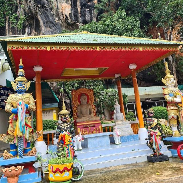 วัดถ้ำเสือ วัดดังเมืองกระบี่