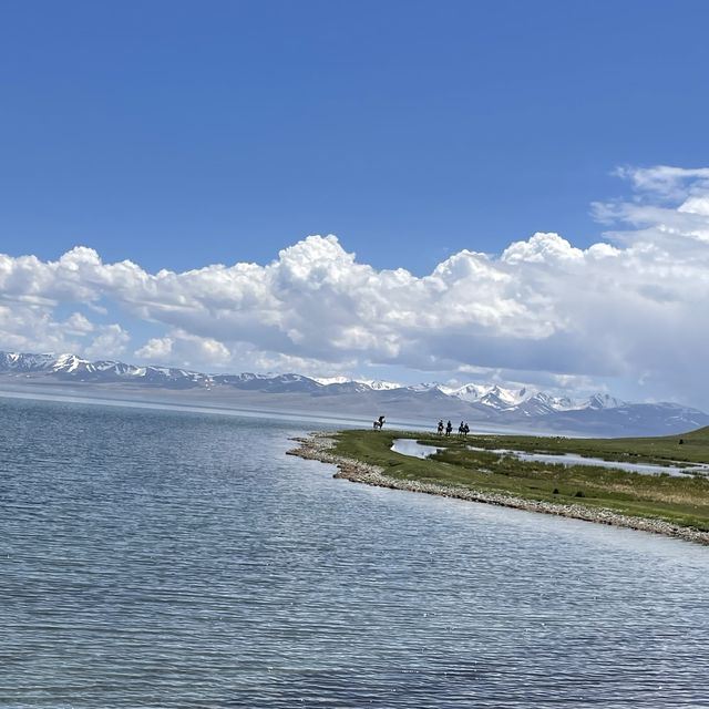 Horseback riding to lake song kul