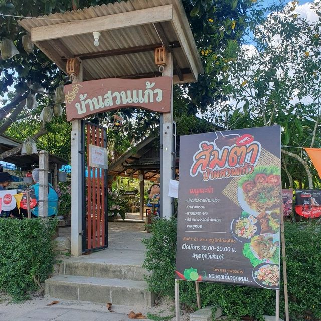 อาหารอีสาน บรรยากาศบ้านสวน..ส้มตำบ้านสวนแก้ว..