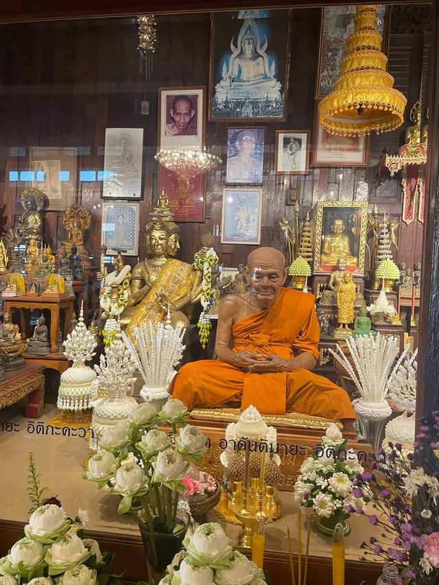 กราบสักการะหลวงปู่ดู่ เกจิดังอยุธยา