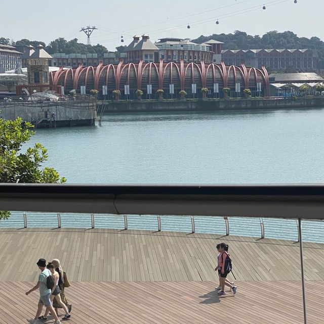 Come with me to Sentosa Boardwalk 